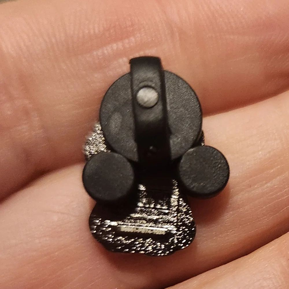 (5 For $30) Disney Pin Universal Studios Marvel Punisher Mini Pin - Picture 2 of 4